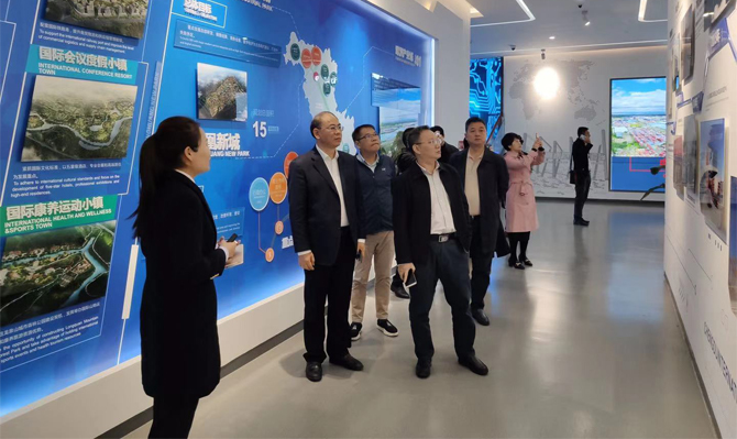 北院帶領(lǐng)遠景智庫成員調(diào)研、匯報風采